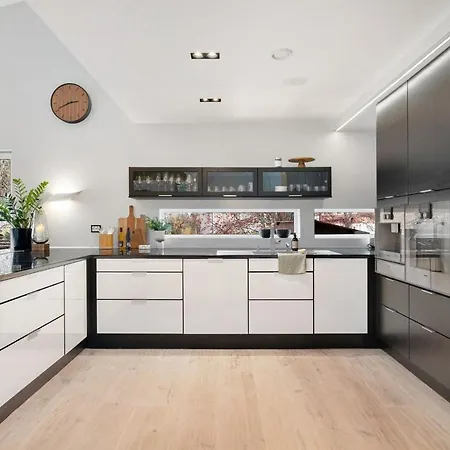 High-end Sentralt I 트롬쇠